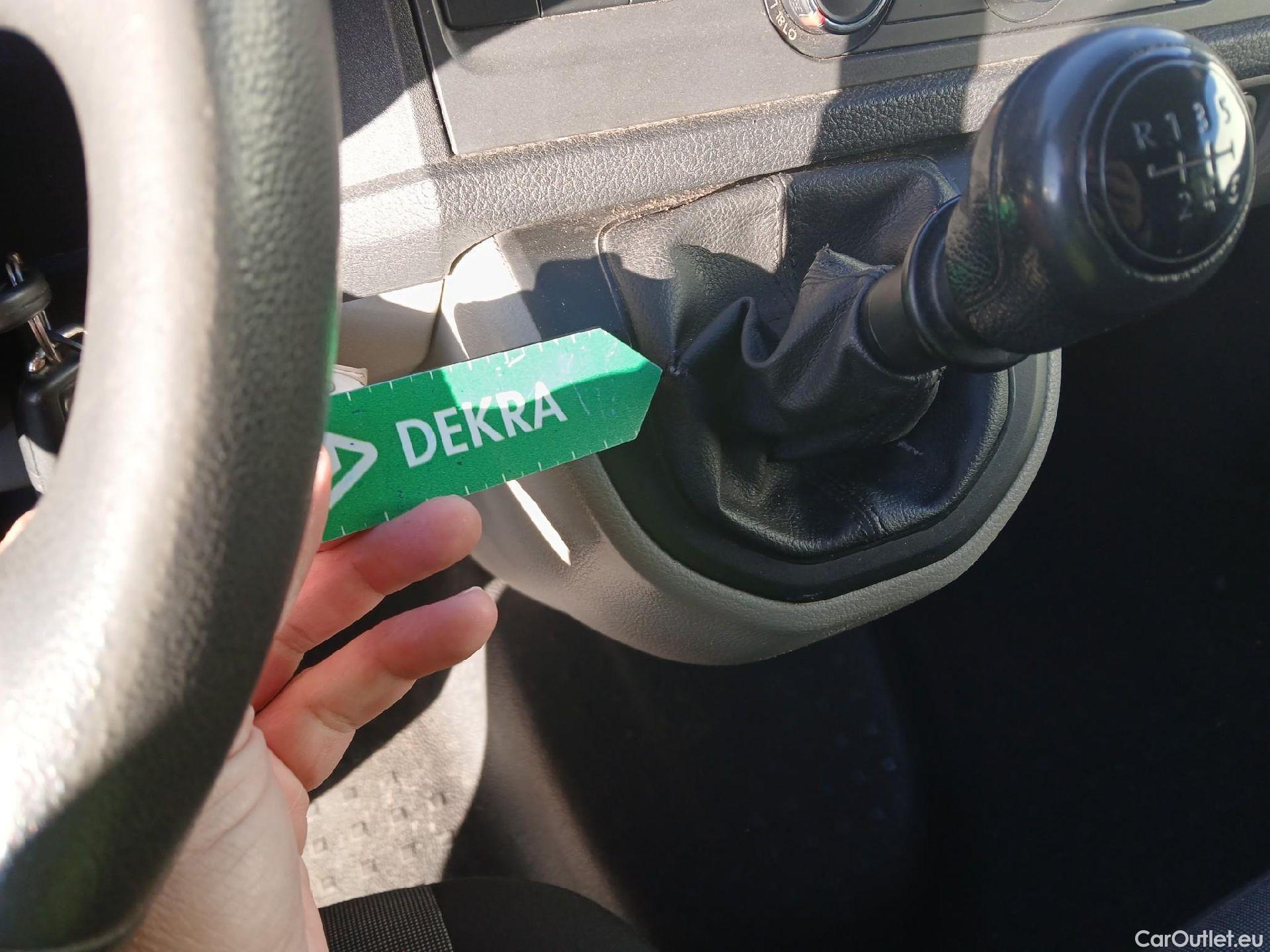  Volkswagen  Transporter VOLKSWAGEN  / 2015 / 4P / furgón Furgón Corto TN 2.0 TDI 110kW BMT 4Mot #9