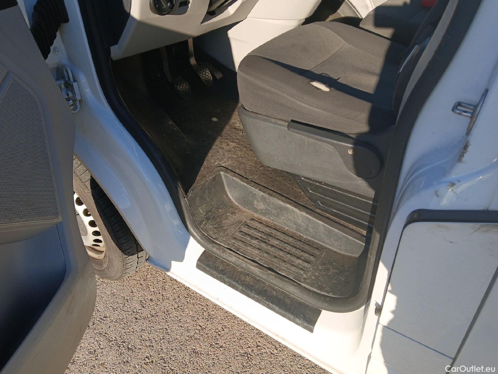  Volkswagen  Transporter VOLKSWAGEN  / 2015 / 4P / furgón Furgón Corto TN 2.0 TDI 110kW BMT 4Mot #15