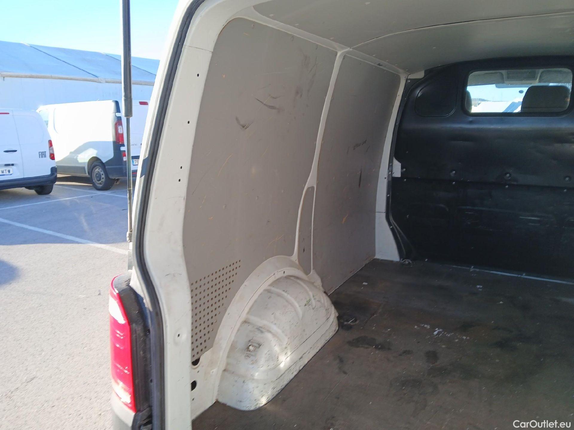  Volkswagen  Transporter VOLKSWAGEN  / 2015 / 4P / furgón Furgón Corto TN 2.0 TDI 110kW BMT 4Mot #31