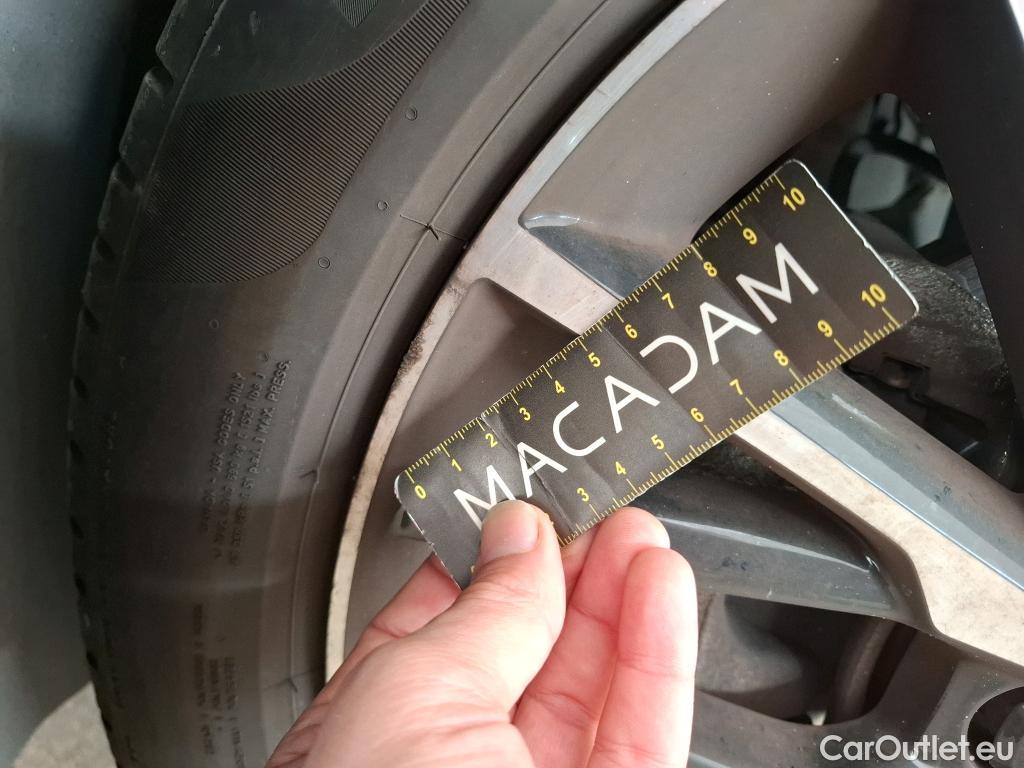  Toyota  C-HR TOYOTA  / 2016 / 5P / SUV 2.0 HYBRIDE 184 DISTINCTIVE #24