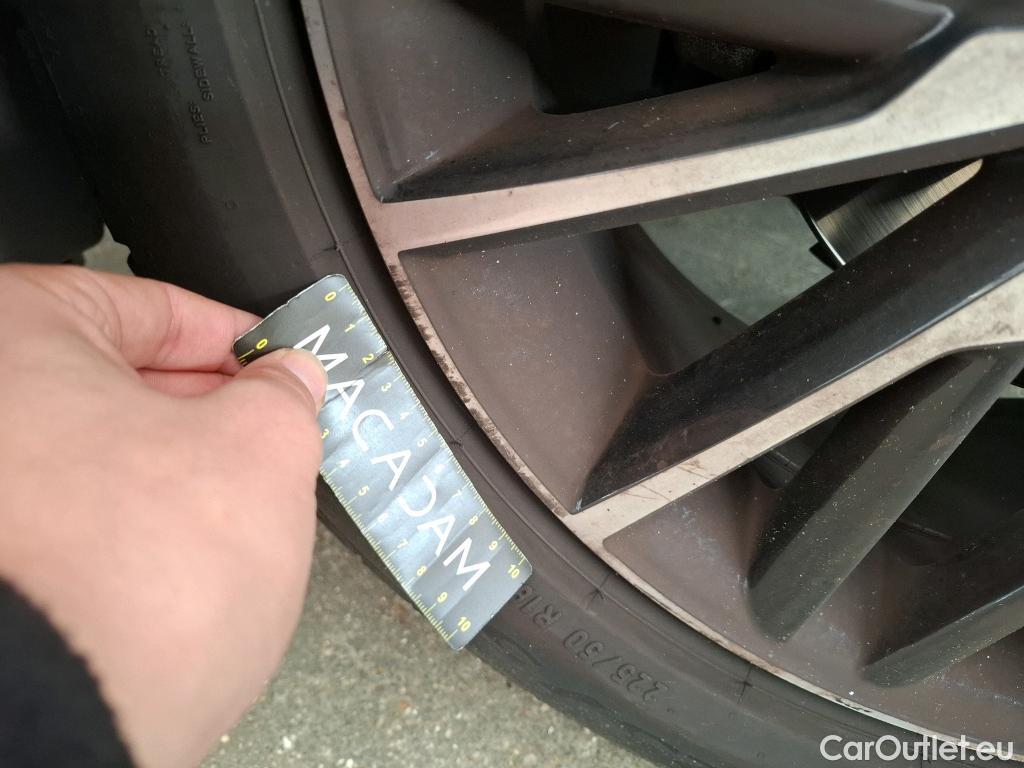  Toyota  C-HR TOYOTA  / 2016 / 5P / SUV 2.0 HYBRIDE 184 DISTINCTIVE #23