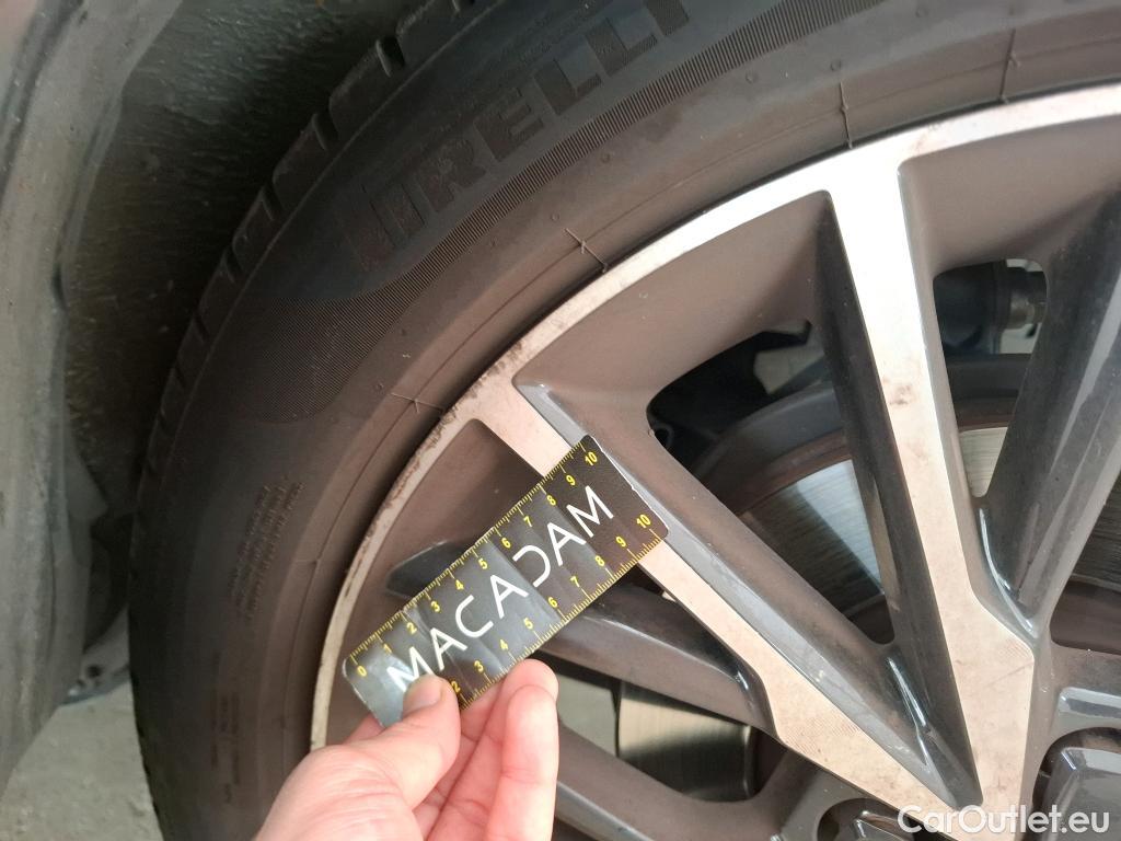  Toyota  C-HR TOYOTA  / 2016 / 5P / SUV 2.0 HYBRIDE 184 DISTINCTIVE #30