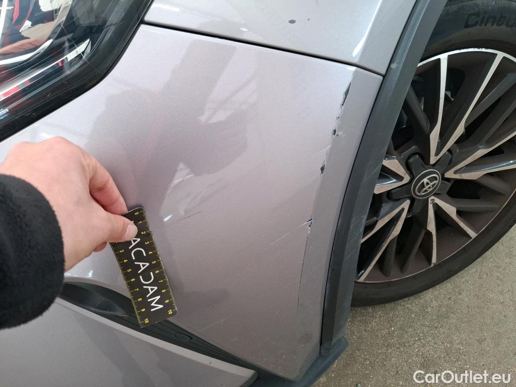  Toyota  C-HR TOYOTA  / 2016 / 5P / SUV 2.0 HYBRIDE 184 DISTINCTIVE #13