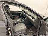 Volkswagen  Passat Variant 2.0 TDI SCR Manual Diesel  33 #6