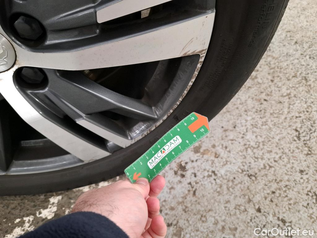  Peugeot  5008  Allure Pack 1.5 HDi 130CV BVM6 7 Sieges E6d #26