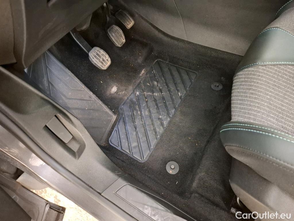  Peugeot  5008  Allure Pack 1.5 HDi 130CV BVM6 7 Sieges E6d #27