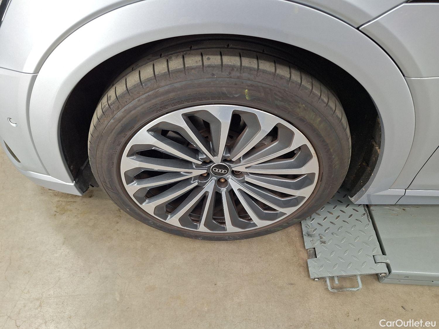  Audi  E-TRON Audi,  '19 BEV, Audi  55 Quattro S-Line 5d #32