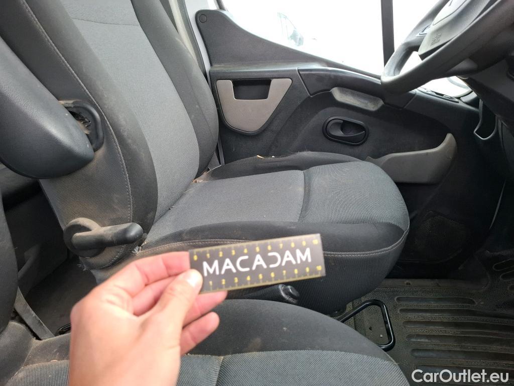  Renault  Master  III Fourgon L2H2 3 5 Grand Confort dCi 130CV BVM6 7 Sieges E6 #52