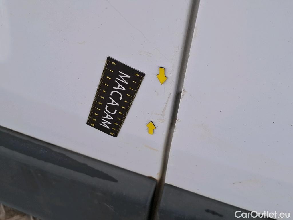  Renault  Master  III Fourgon L2H2 3 5 Grand Confort dCi 130CV BVM6 7 Sieges E6 #42