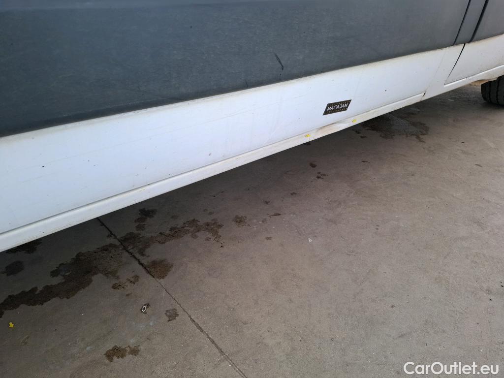  Renault  Master  III Fourgon L2H2 3 5 Grand Confort dCi 130CV BVM6 7 Sieges E6 #17