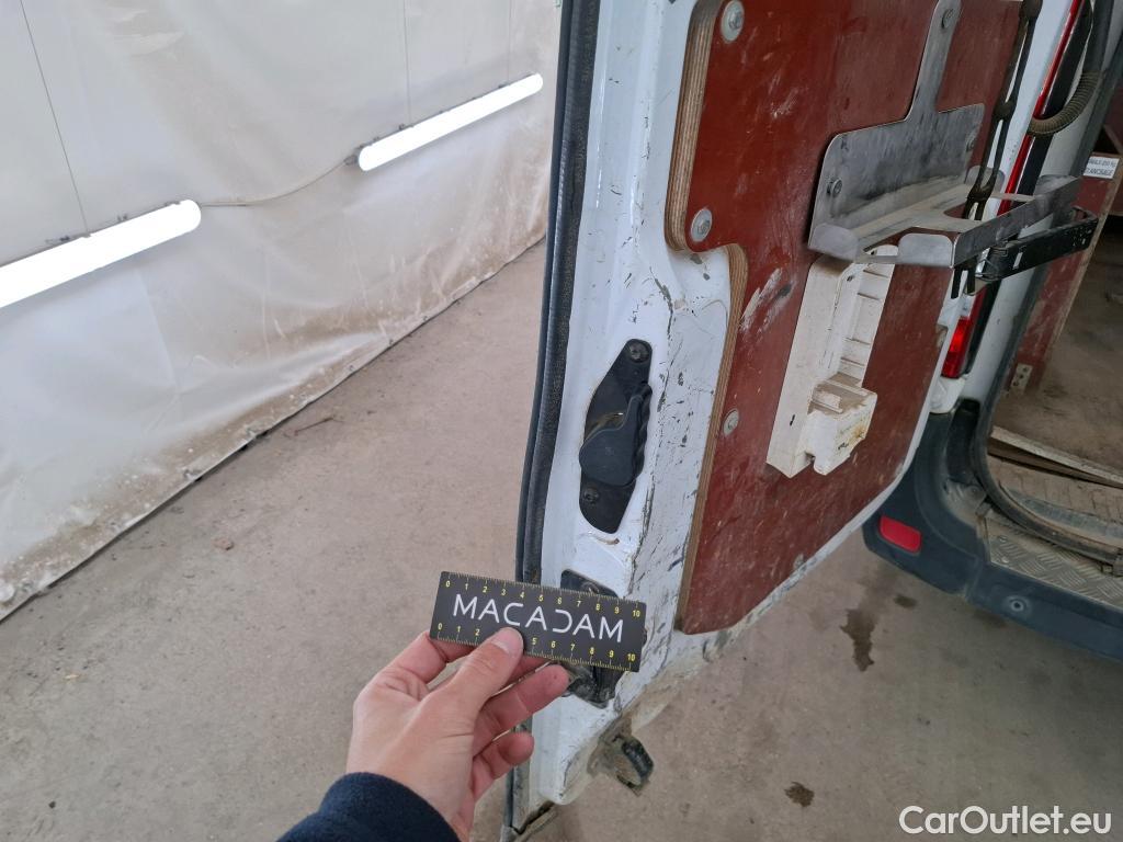  Renault  Master  III Fourgon L2H2 3 5 Grand Confort dCi 130CV BVM6 7 Sieges E6 #35