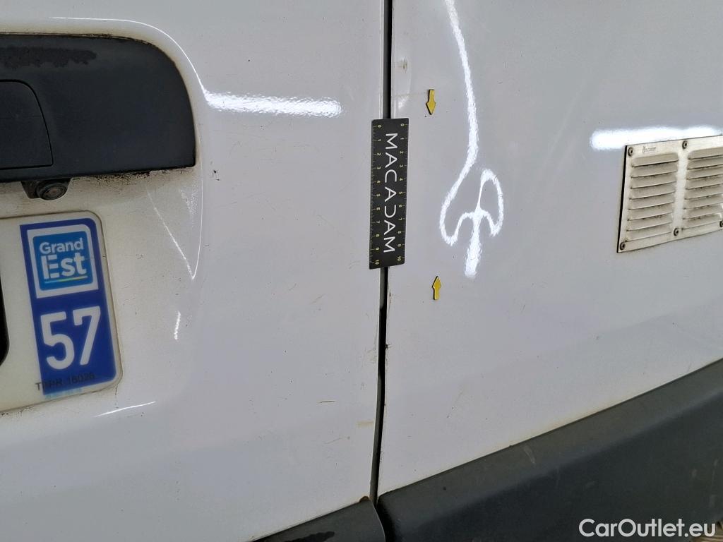  Renault  Master  III Fourgon L2H2 3 5 Grand Confort dCi 130CV BVM6 7 Sieges E6 #11