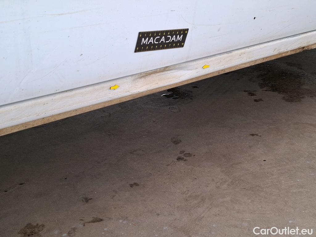  Renault  Master  III Fourgon L2H2 3 5 Grand Confort dCi 130CV BVM6 7 Sieges E6 #19