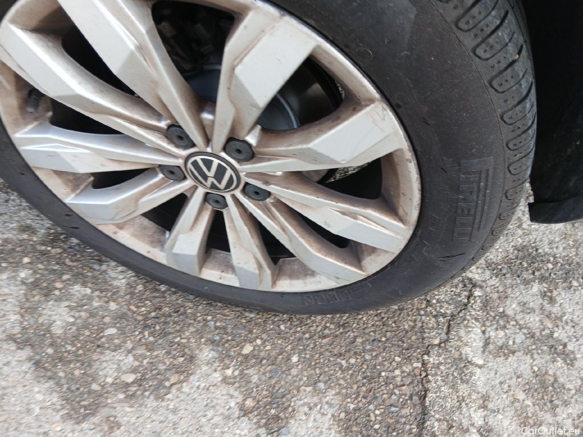  Volkswagen  T-ROC VOLKSWAGEN  / 2017 / 5P / todoterreno Advance 1.0 TSI 81kW (110CV) #14