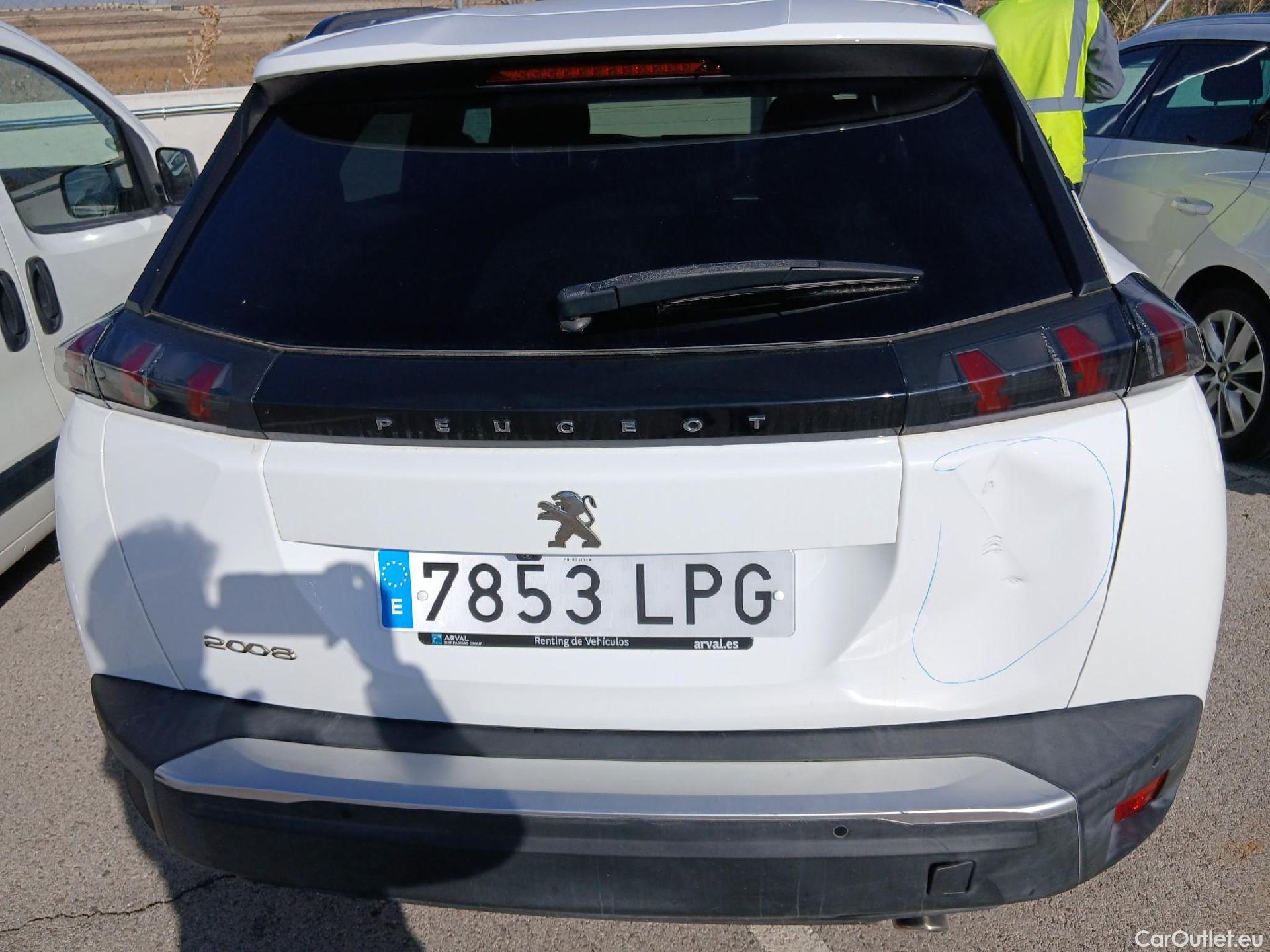  Peugeot  2008 PEUGEOT  / 2019 / 5P / todoterreno Allure Pack BlueHDI 81kW (110CV) (AC) #20