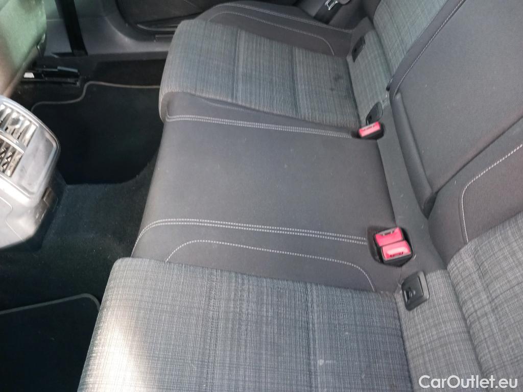  Volkswagen  Passat VOLKSWAGEN  / 2019 / 5P / familiar Variant Executive 2.0 TDI 110kW DSG #22