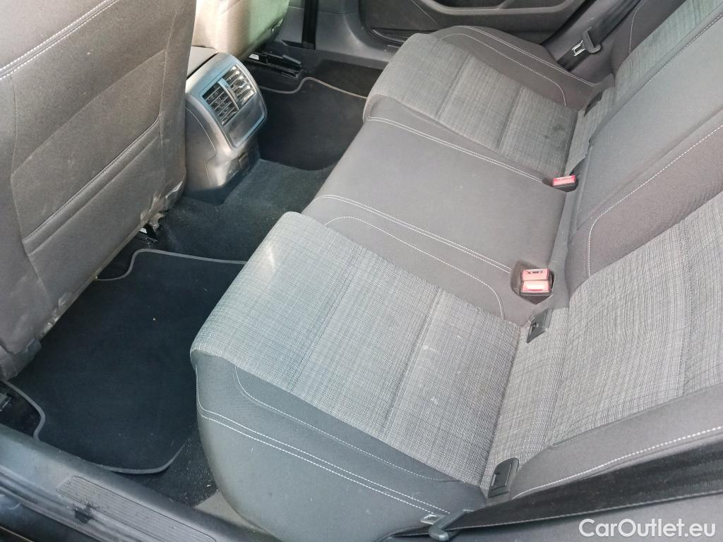  Volkswagen  Passat VOLKSWAGEN  / 2019 / 5P / familiar Variant Executive 2.0 TDI 110kW DSG #21