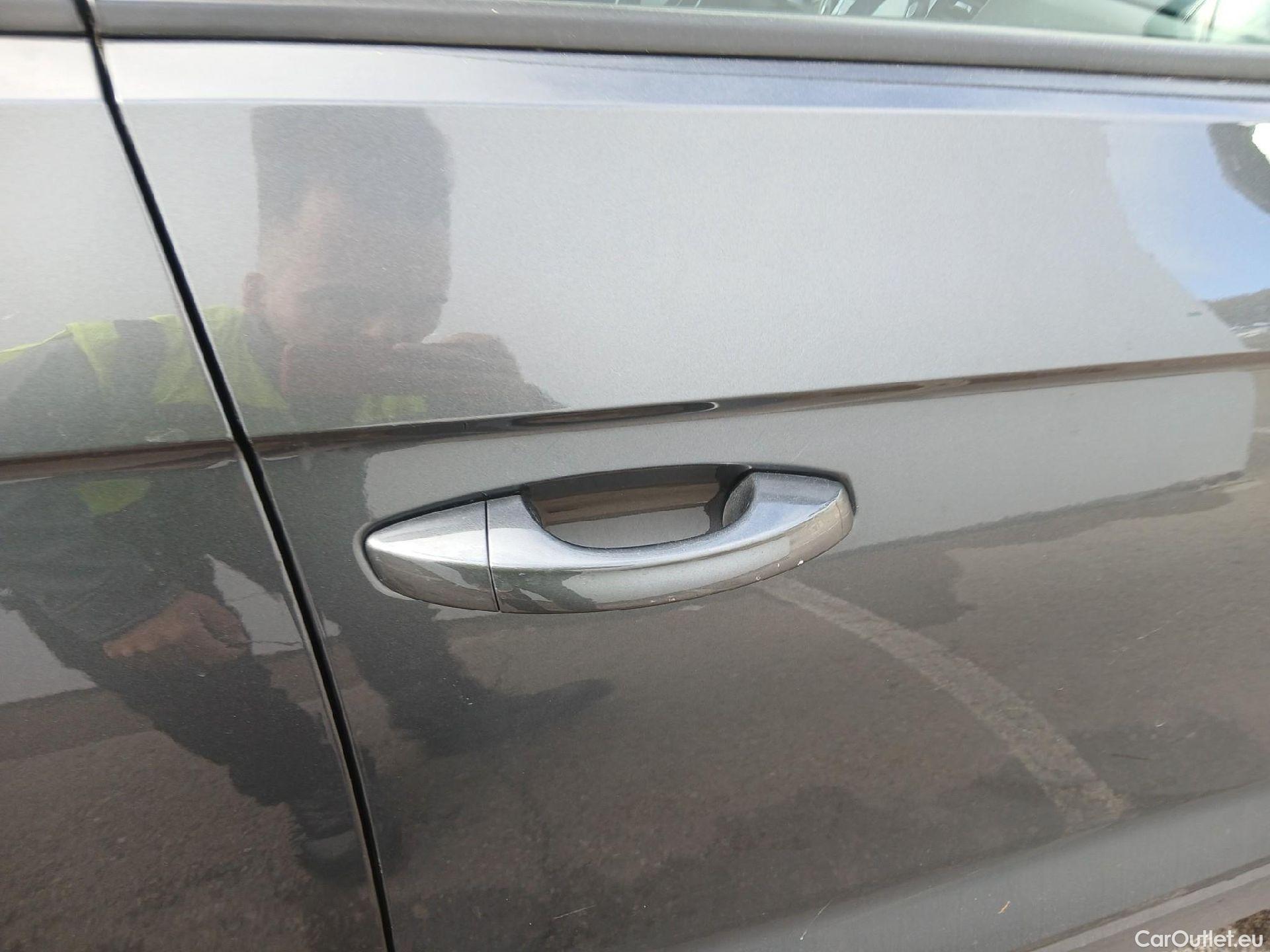  Volkswagen  T-ROC VOLKSWAGEN  / 2017 / 5P / todoterreno Advance 1.0 TSI 81kW (110CV) #27