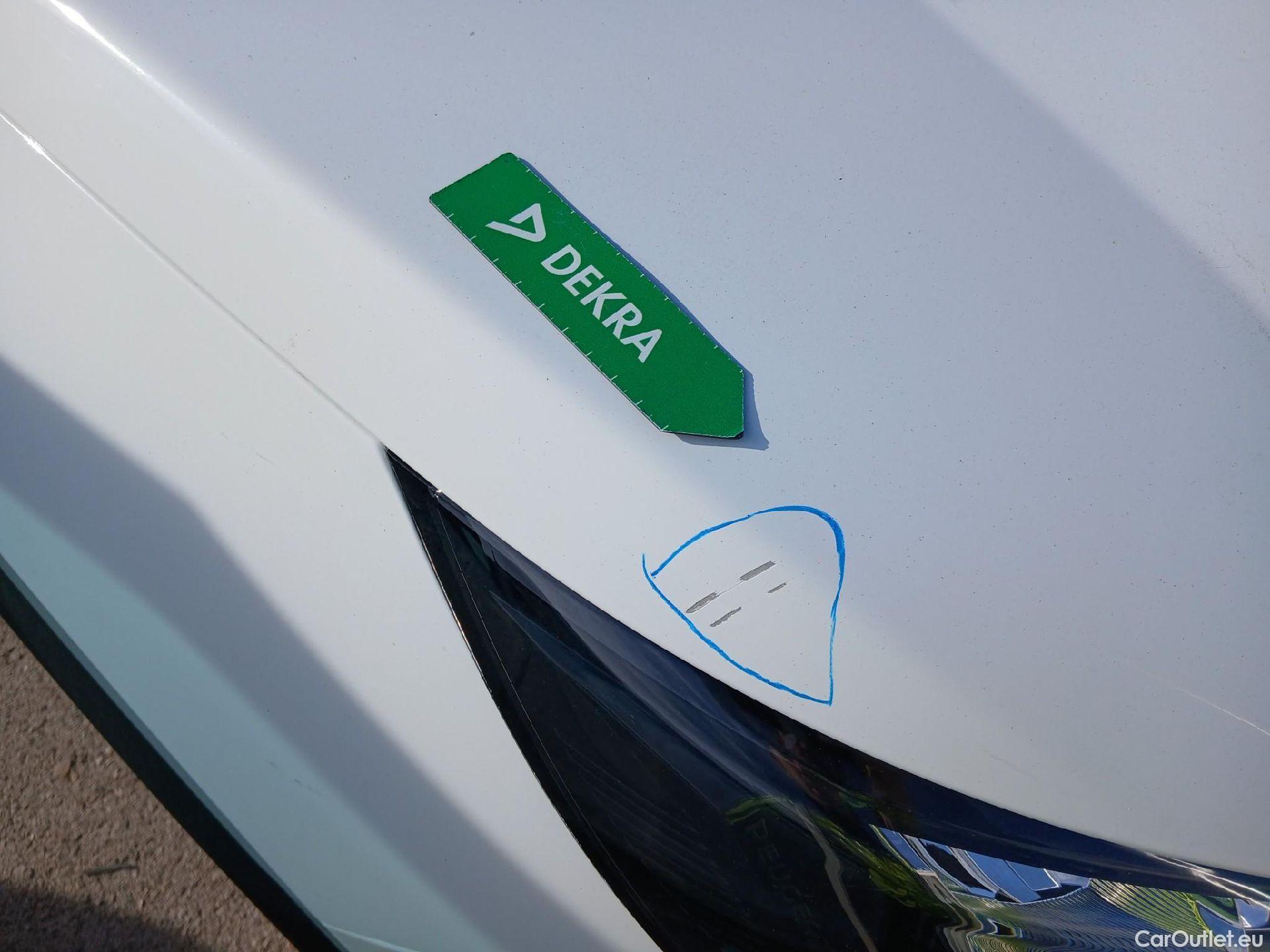  Peugeot  2008 PEUGEOT  / 2019 / 5P / todoterreno Allure Pack BlueHDI 81kW (110CV) (AC) #4