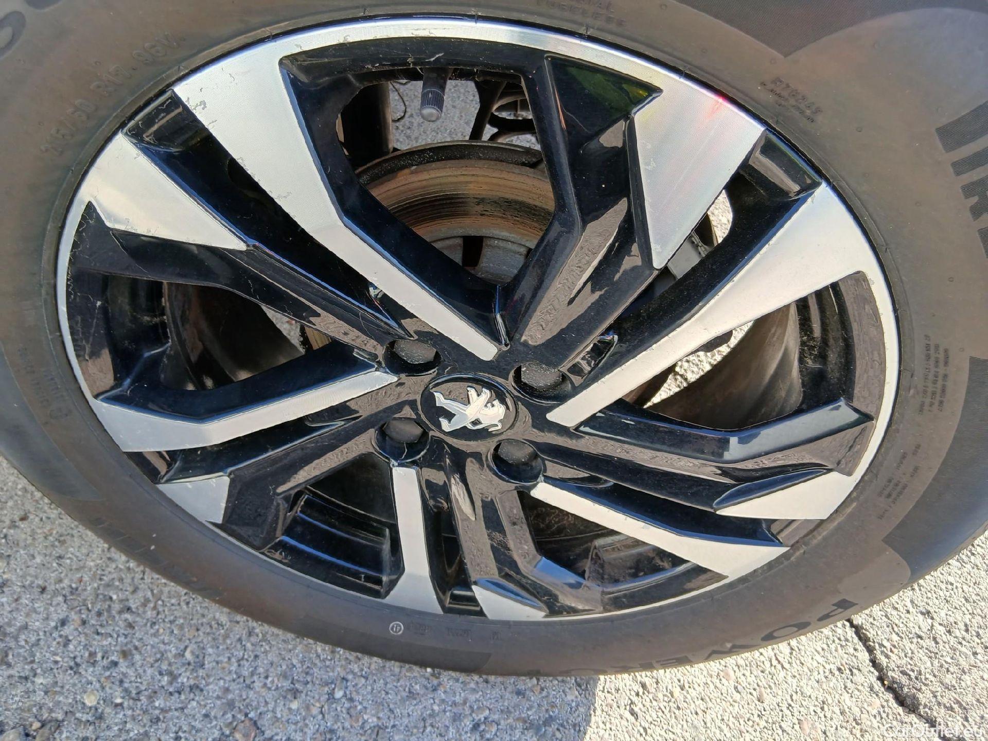  Peugeot  2008 PEUGEOT  / 2019 / 5P / todoterreno Allure Pack BlueHDI 81kW (110CV) (AC) #18