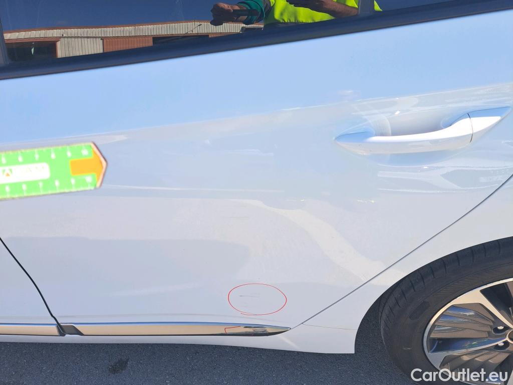  Hyundai   Ioniq HYUNDAI / 2019 / 5P / berlina con portón 1.6 GDI PHEV Klass DCT #17