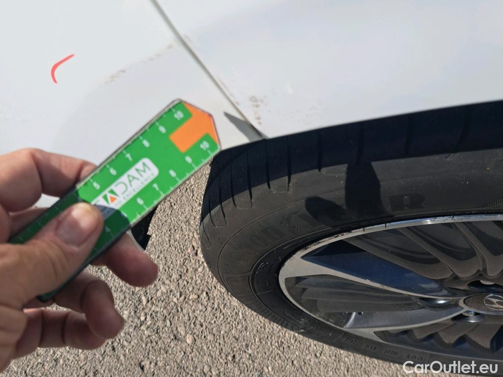  Hyundai   Ioniq HYUNDAI / 2019 / 5P / berlina con portón 1.6 GDI PHEV Klass DCT #48