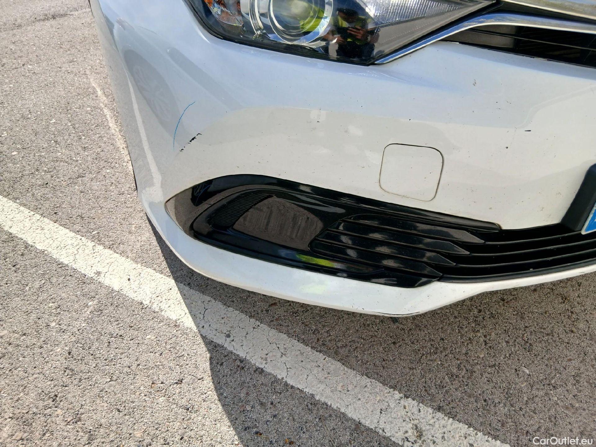  Toyota  Auris TOYOTA  / 2015 / 5P / berlina con portón 1.8 140H Hybrid Business #12