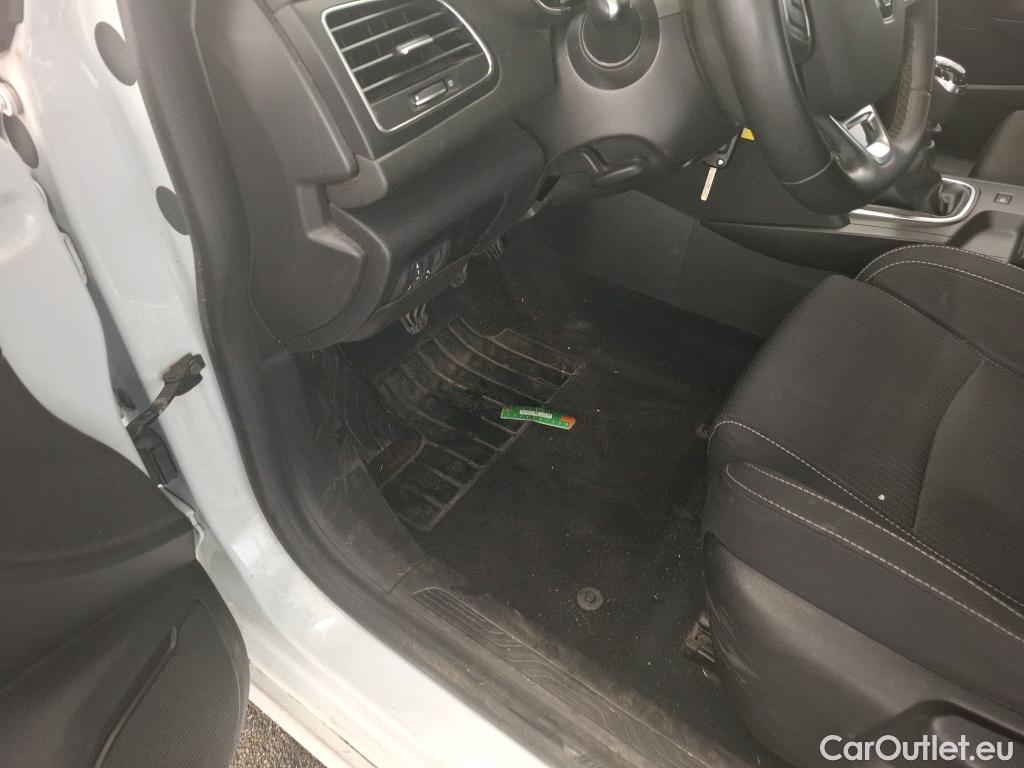  Renault  Megane RENAULT Mégane Société / 2020 / 5P / Berline / VU Air Nav 2P Blue dCi 115 -21B #20