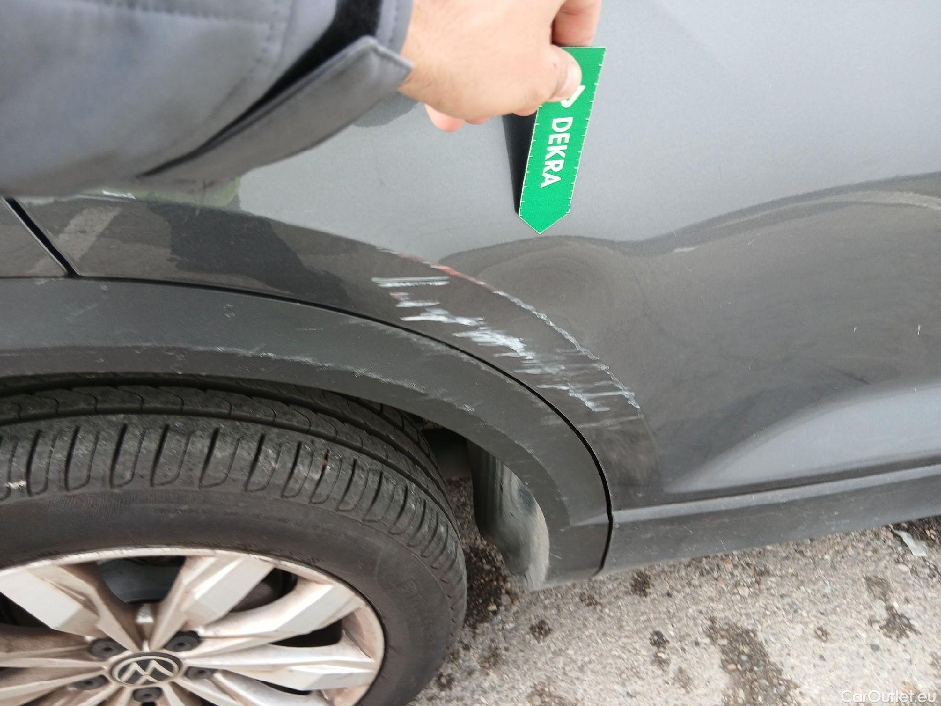  Volkswagen  T-ROC VOLKSWAGEN  / 2017 / 5P / todoterreno Advance 1.0 TSI 81kW (110CV) #23