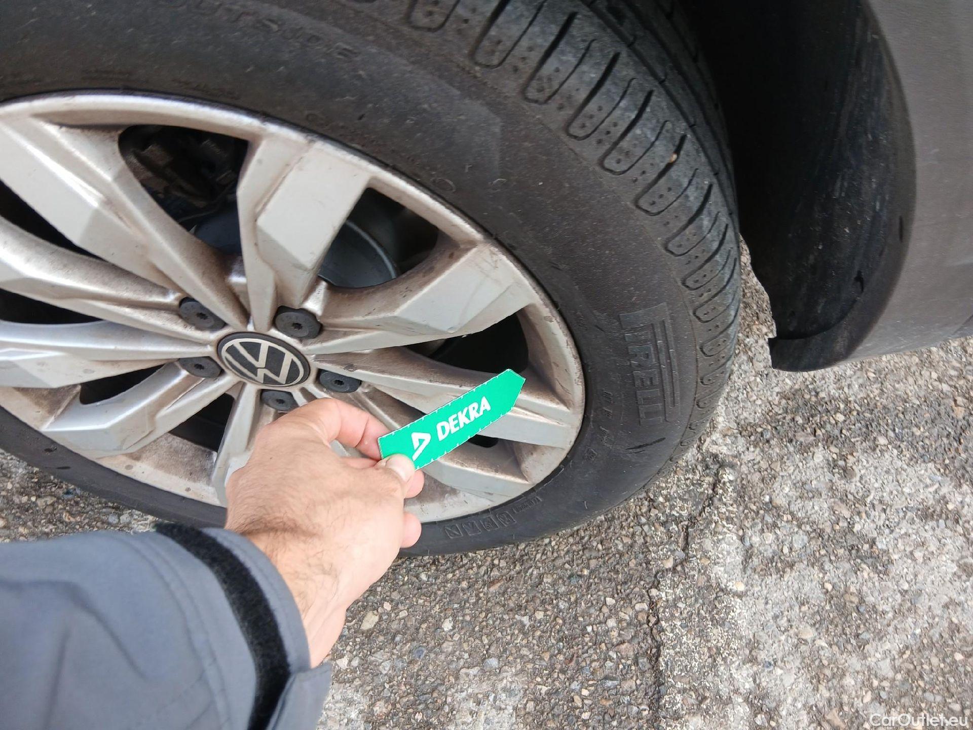  Volkswagen  T-ROC VOLKSWAGEN  / 2017 / 5P / todoterreno Advance 1.0 TSI 81kW (110CV) #13