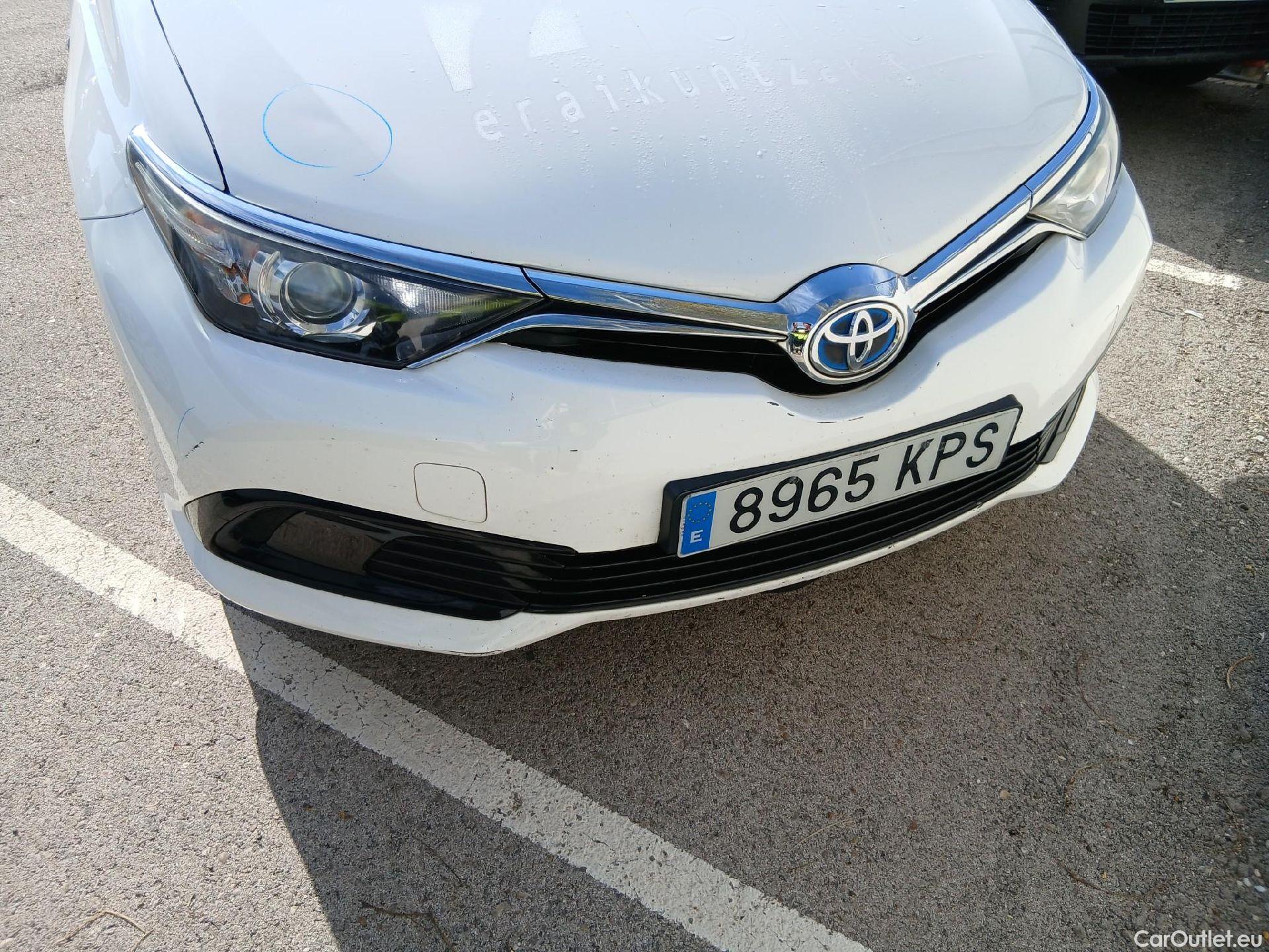  Toyota  Auris TOYOTA  / 2015 / 5P / berlina con portón 1.8 140H Hybrid Business #9