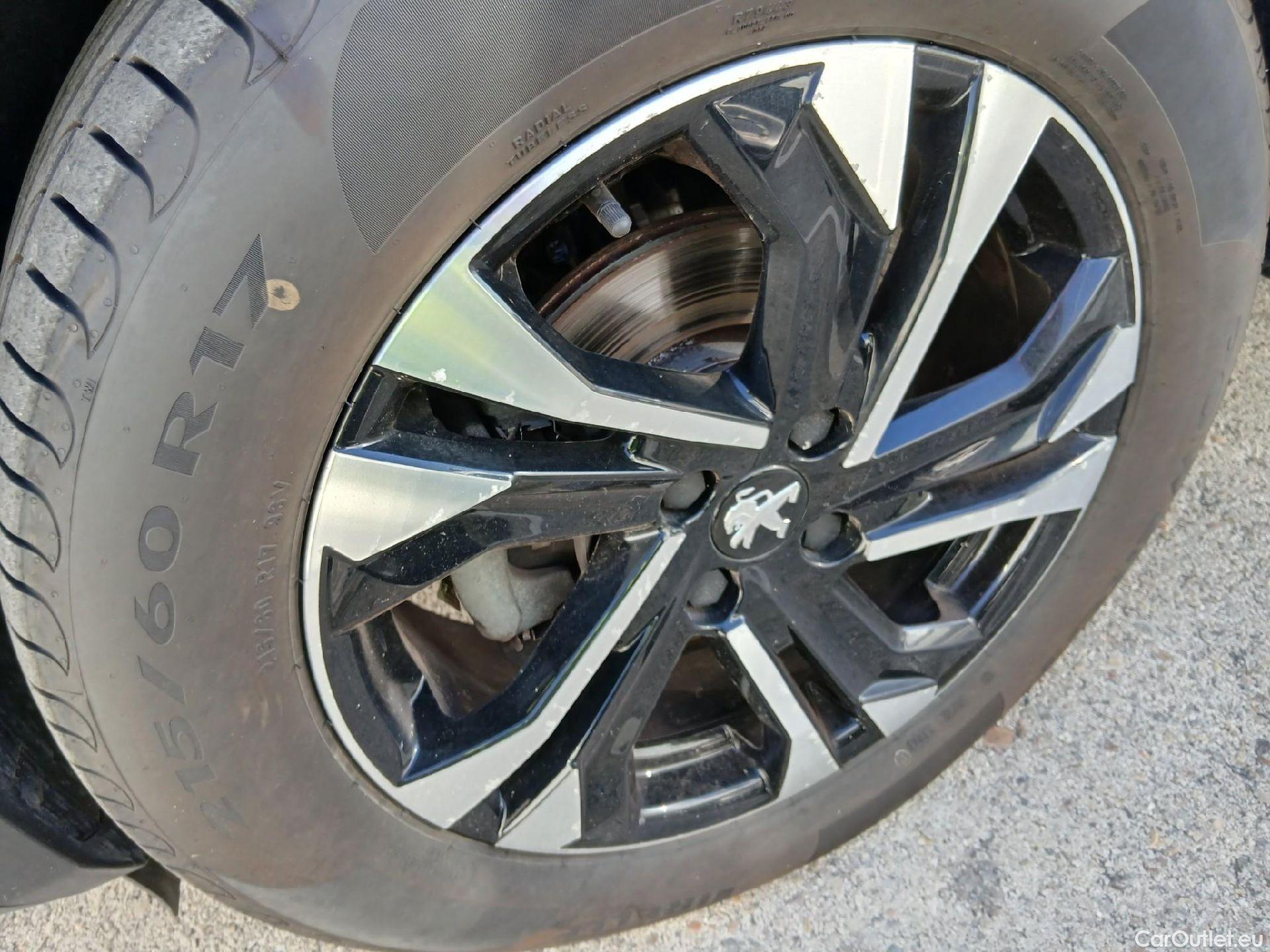  Peugeot  2008 PEUGEOT  / 2019 / 5P / todoterreno Allure Pack BlueHDI 81kW (110CV) (AC) #13