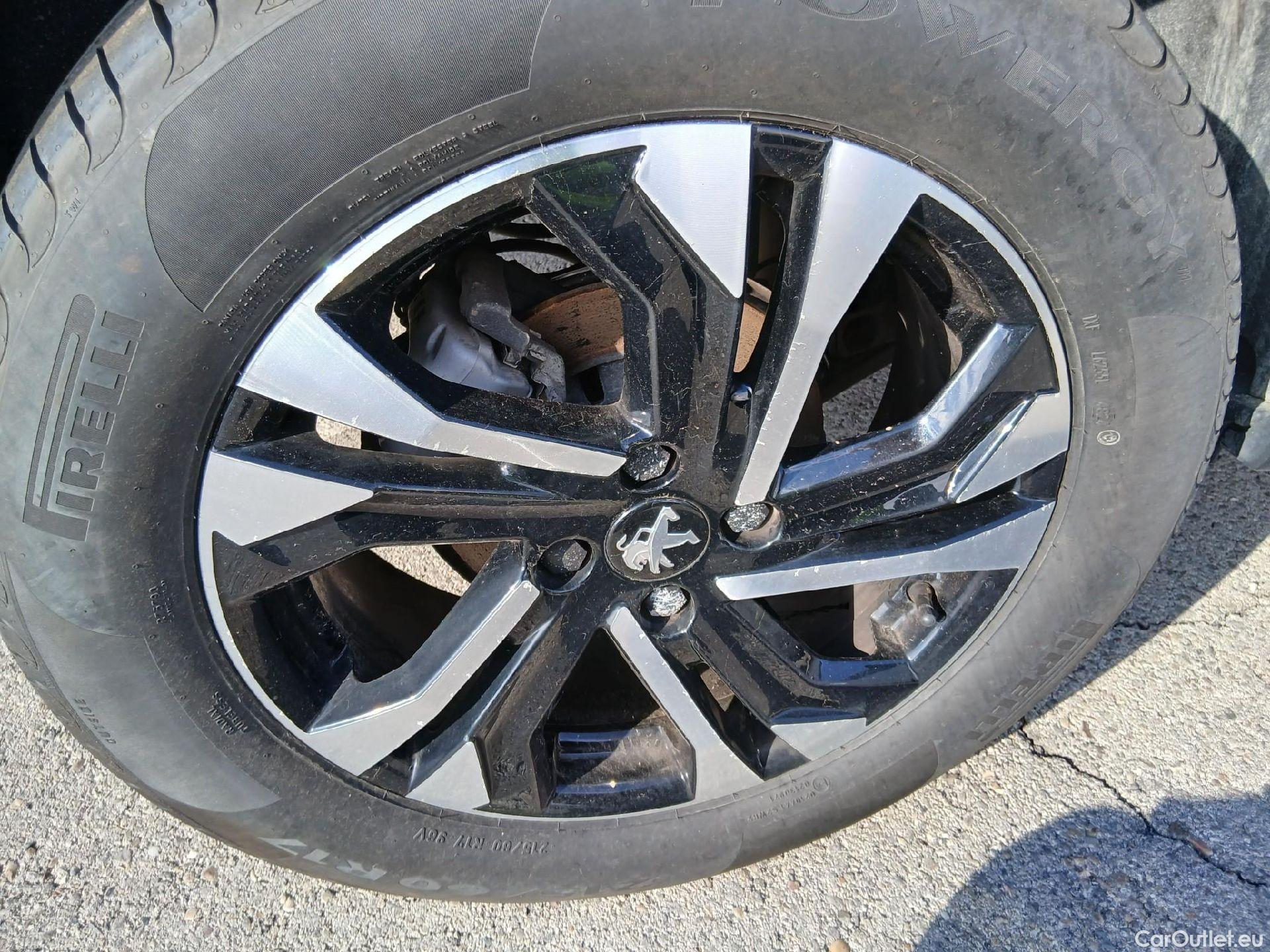  Peugeot  2008 PEUGEOT  / 2019 / 5P / todoterreno Allure Pack BlueHDI 81kW (110CV) (AC) #25