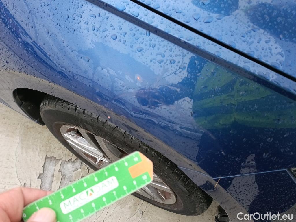  Volkswagen  Polo VOLKSWAGEN  / 2017 / 5P / berlina con portón United 1.0 TSI 81kW (110CV)(SP) #4