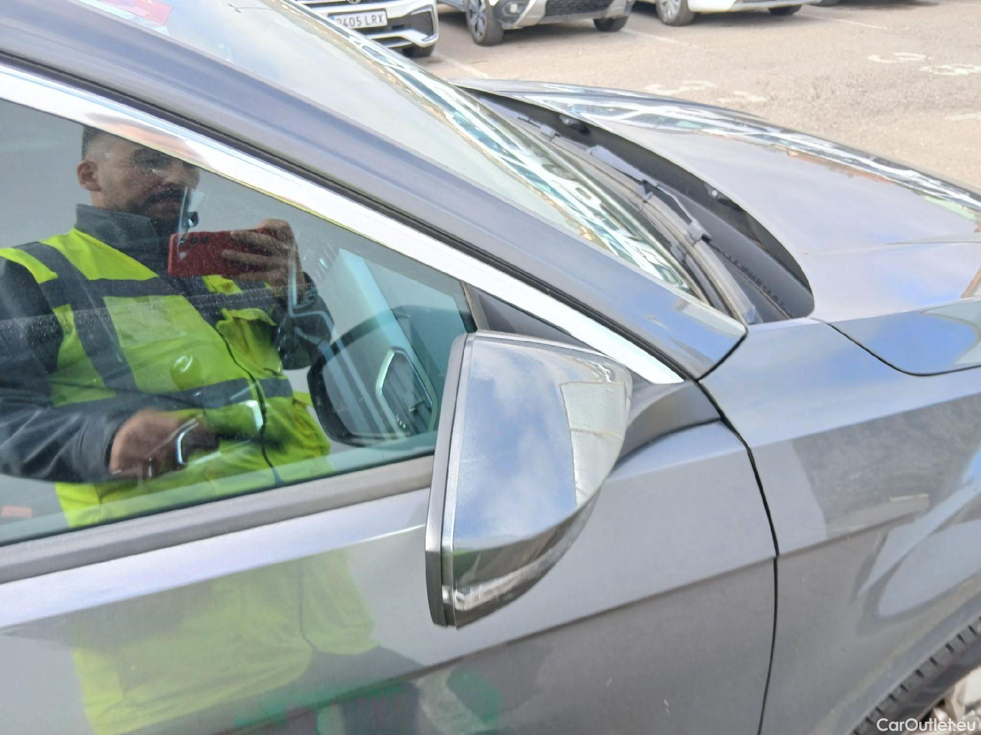  Volkswagen  T-ROC VOLKSWAGEN  / 2017 / 5P / todoterreno Advance 1.0 TSI 81kW (110CV) #32