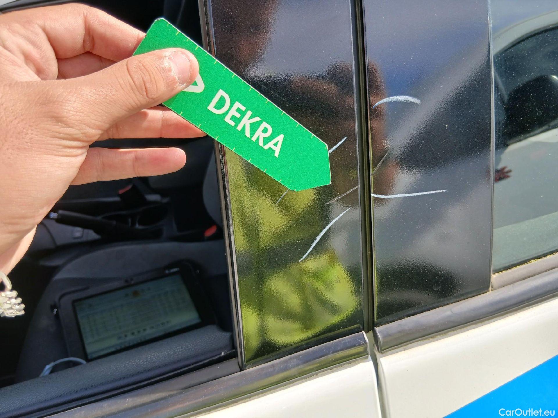  Toyota  Auris TOYOTA  / 2015 / 5P / berlina con portón 1.8 140H Hybrid Business #54