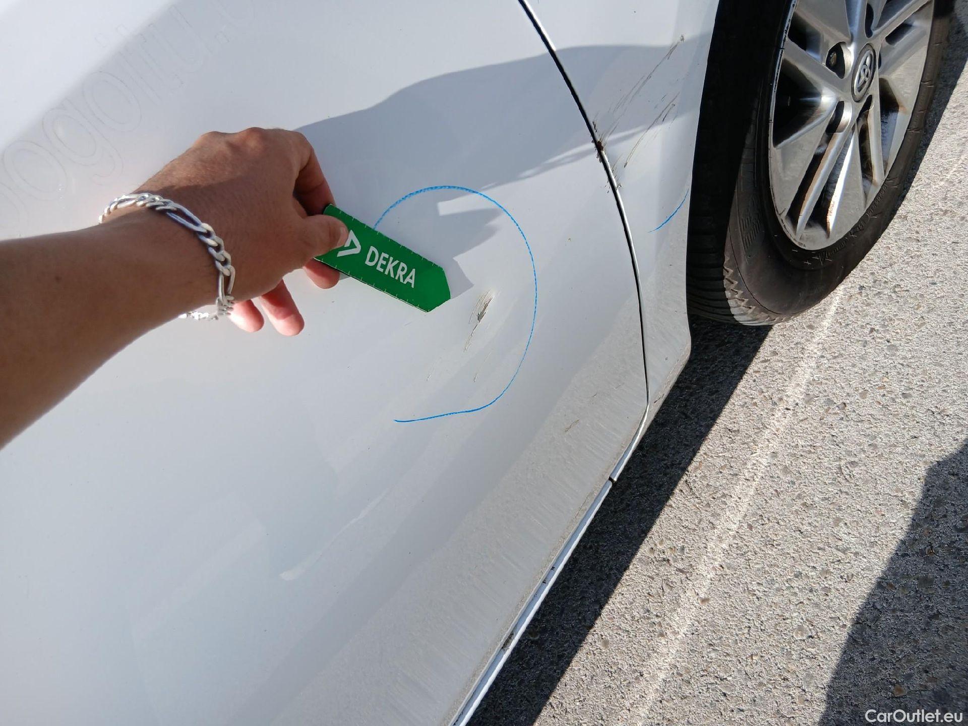  Toyota  Auris TOYOTA  / 2015 / 5P / berlina con portón 1.8 140H Hybrid Business #44