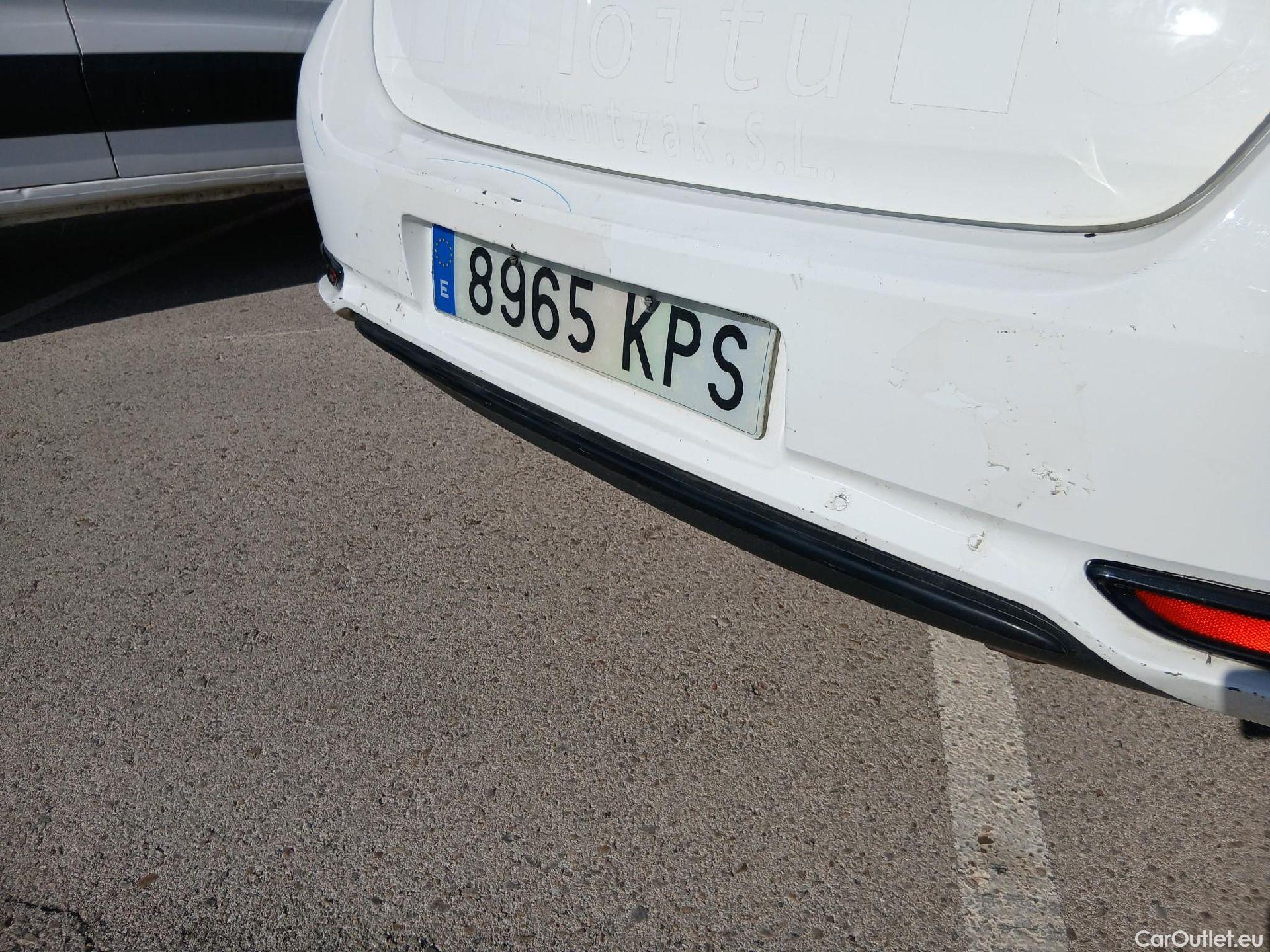  Toyota  Auris TOYOTA  / 2015 / 5P / berlina con portón 1.8 140H Hybrid Business #37