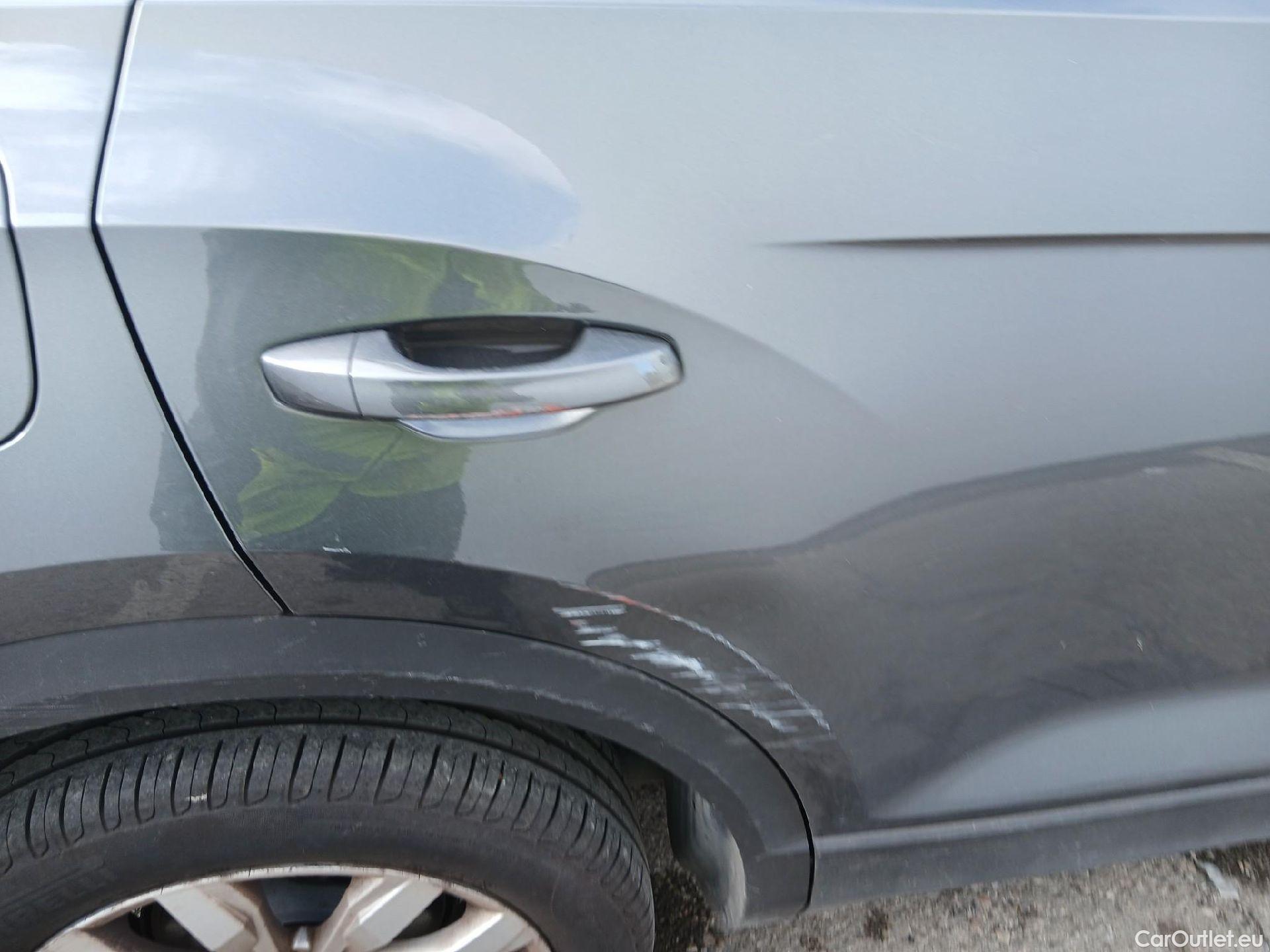  Volkswagen  T-ROC VOLKSWAGEN  / 2017 / 5P / todoterreno Advance 1.0 TSI 81kW (110CV) #24