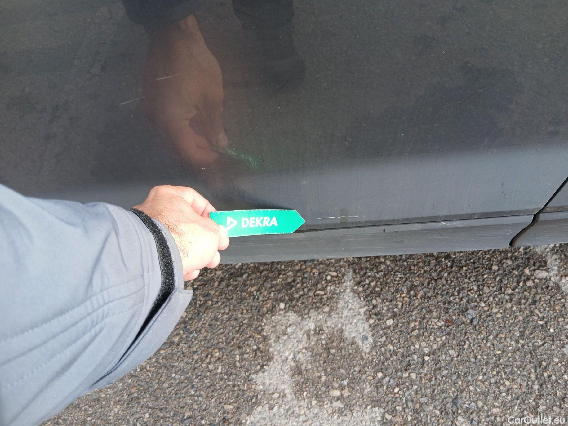  Volkswagen  T-ROC VOLKSWAGEN  / 2017 / 5P / todoterreno Advance 1.0 TSI 81kW (110CV) #9