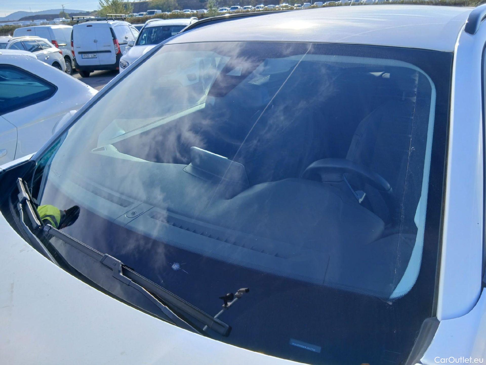  Peugeot  2008 PEUGEOT  / 2019 / 5P / todoterreno Allure Pack BlueHDI 81kW (110CV) (AC) #11