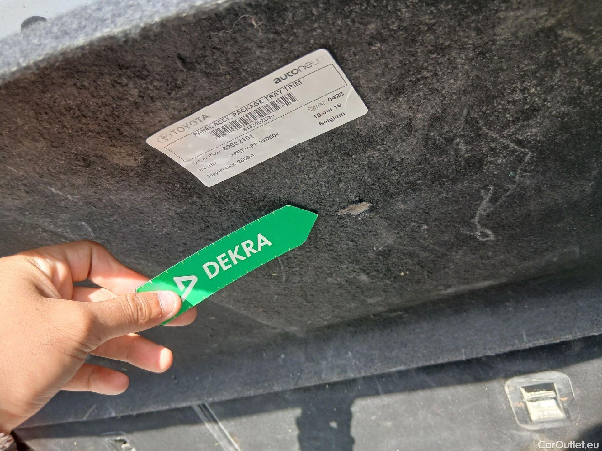  Toyota  Auris TOYOTA  / 2015 / 5P / berlina con portón 1.8 140H Hybrid Business #40