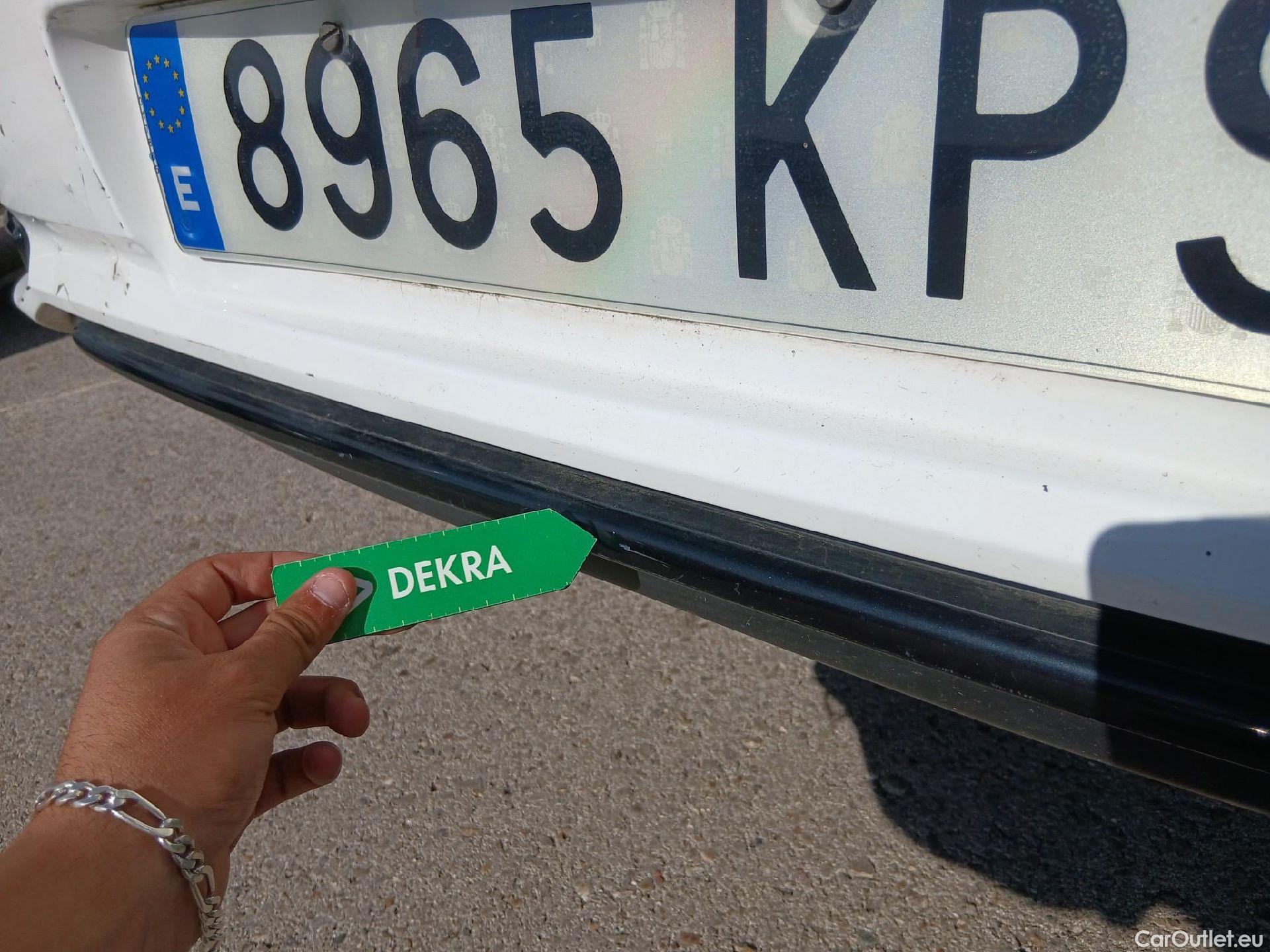  Toyota  Auris TOYOTA  / 2015 / 5P / berlina con portón 1.8 140H Hybrid Business #36