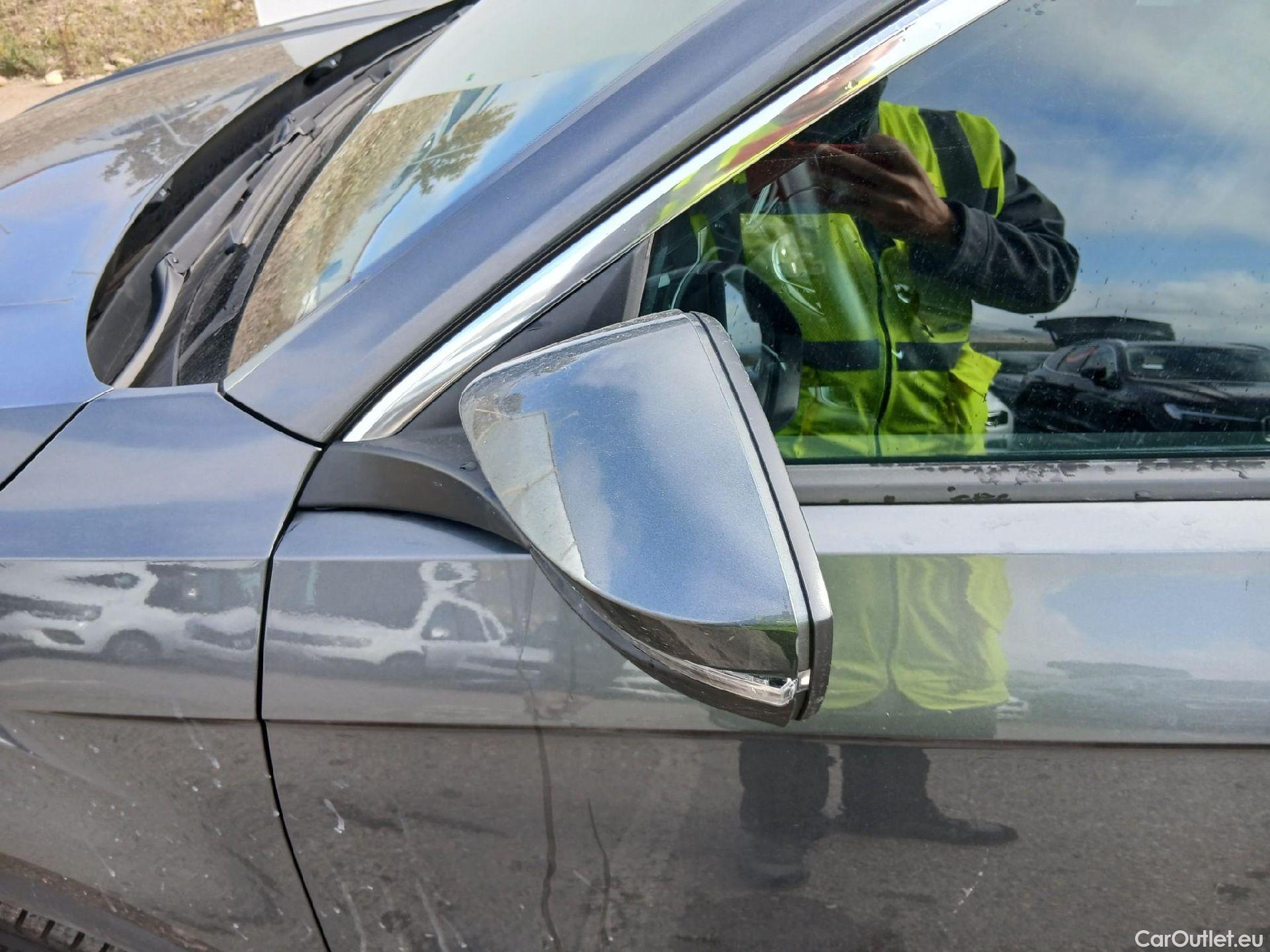  Volkswagen  T-ROC VOLKSWAGEN  / 2017 / 5P / todoterreno Advance 1.0 TSI 81kW (110CV) #8