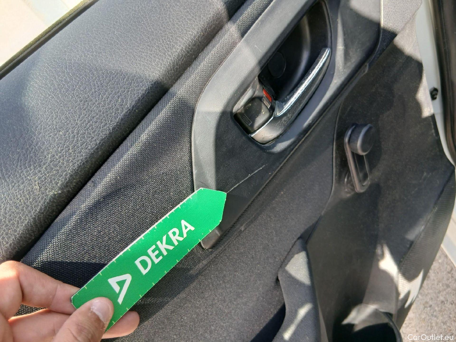  Toyota  Auris TOYOTA  / 2015 / 5P / berlina con portón 1.8 140H Hybrid Business #26