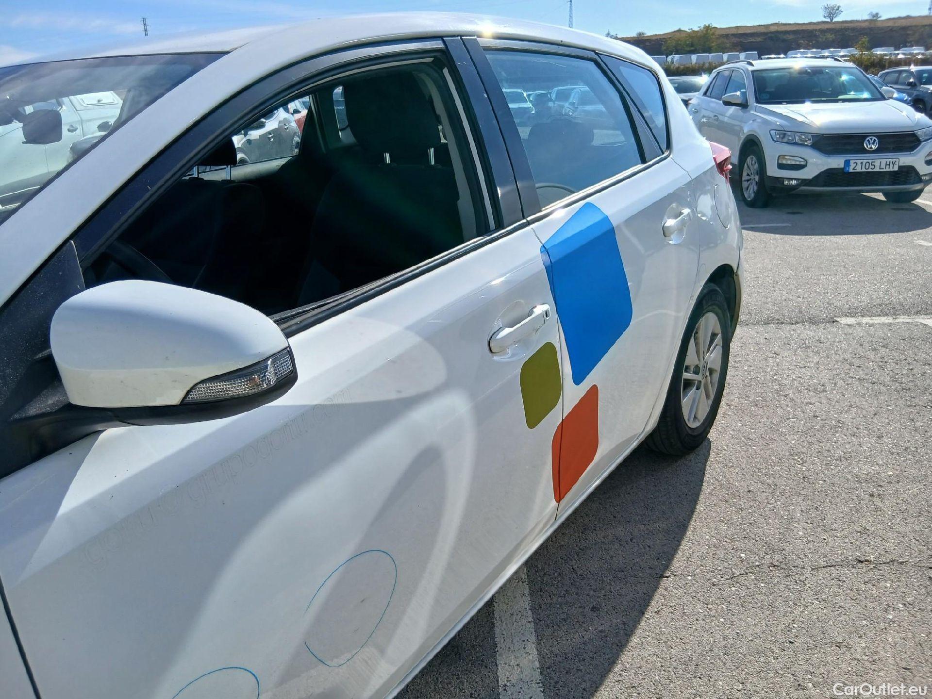  Toyota  Auris TOYOTA  / 2015 / 5P / berlina con portón 1.8 140H Hybrid Business #20