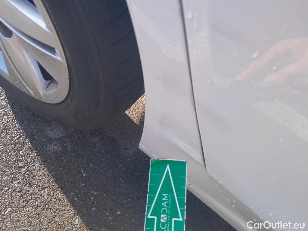  Volkswagen  Golf  VOLKSWAGEN / 2020 / 5P / berlina con portón 2.0 TDI 85kW (115CV) #9