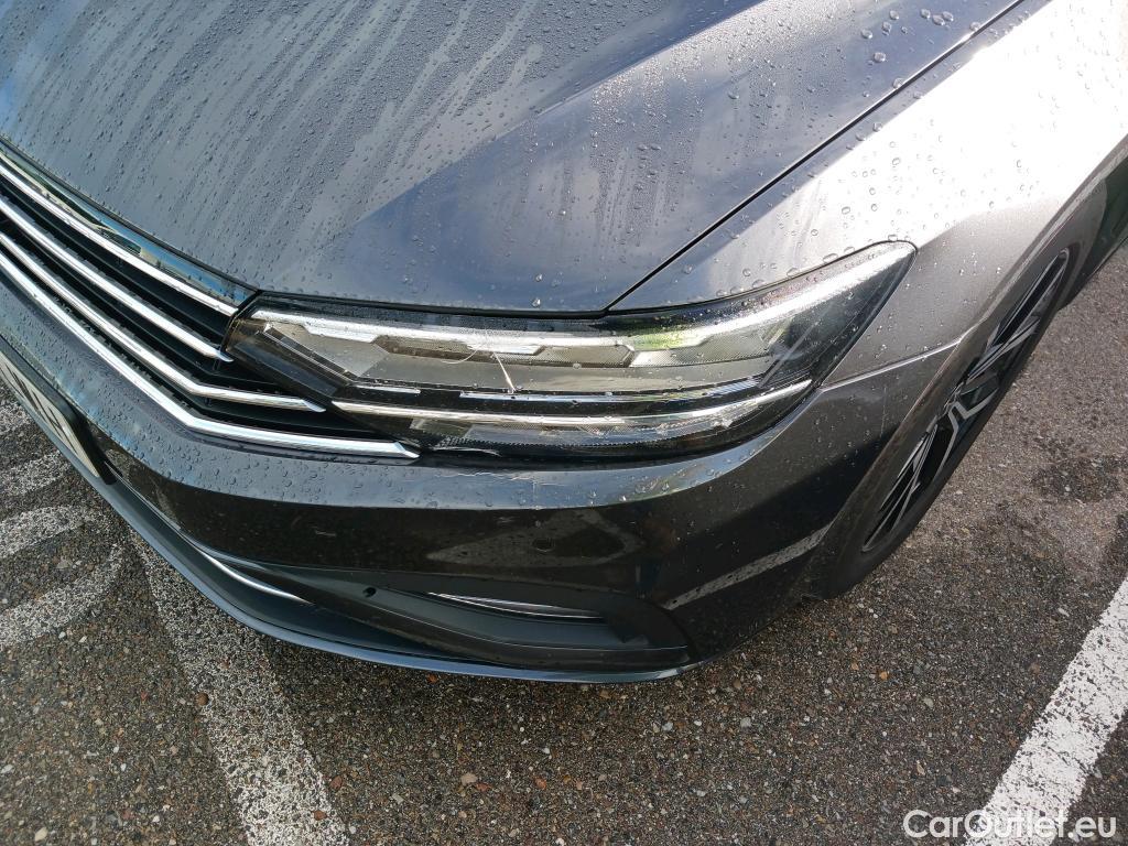  Volkswagen  Passat VOLKSWAGEN  / 2019 / 5P / familiar Variant Executive 2.0 TDI 110kW DSG #1