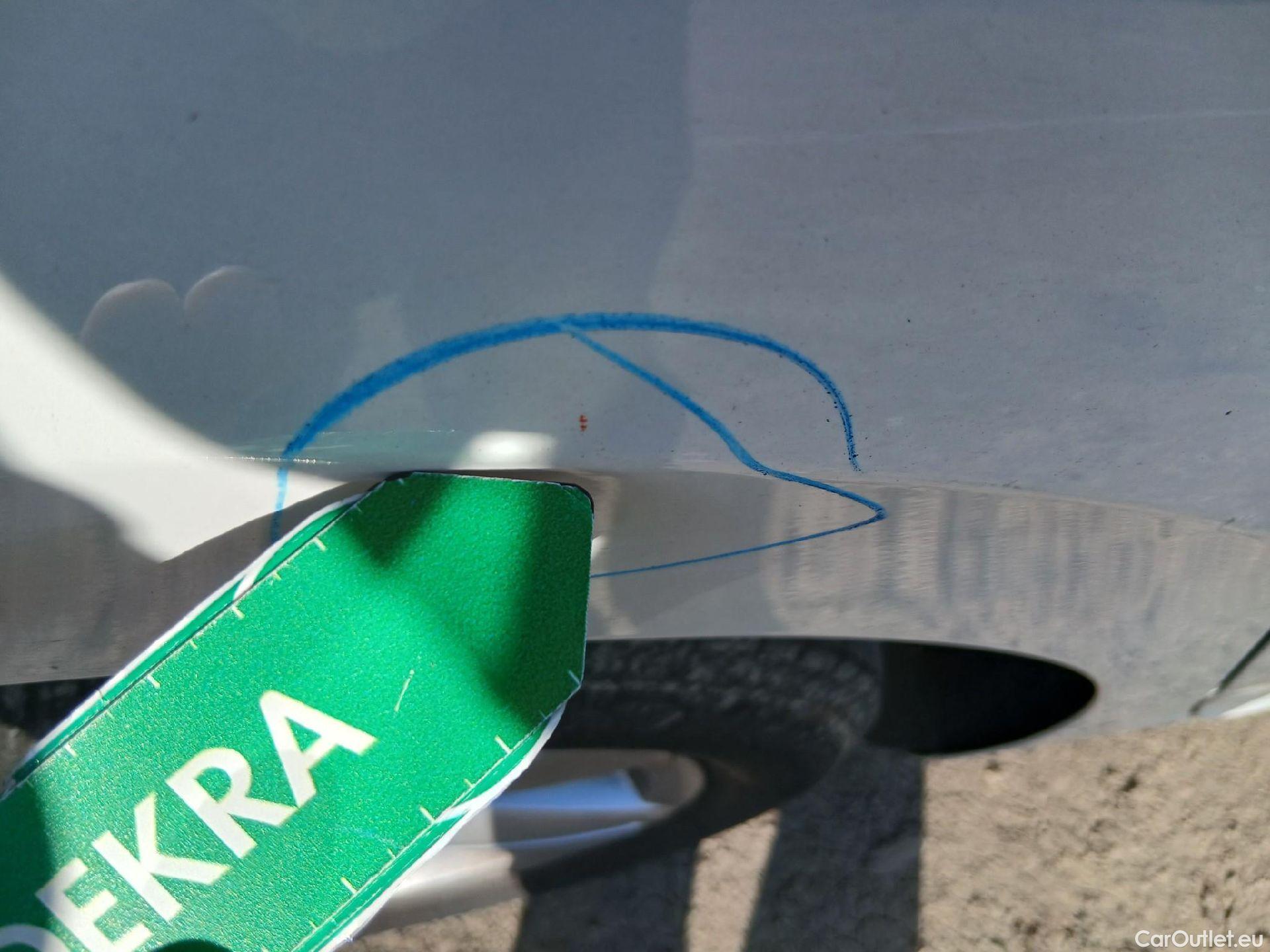  Volkswagen  Golf  VOLKSWAGEN / 2020 / 5P / berlina con portón Life 1.0 eTSI 81kW (110CV) DSG #16