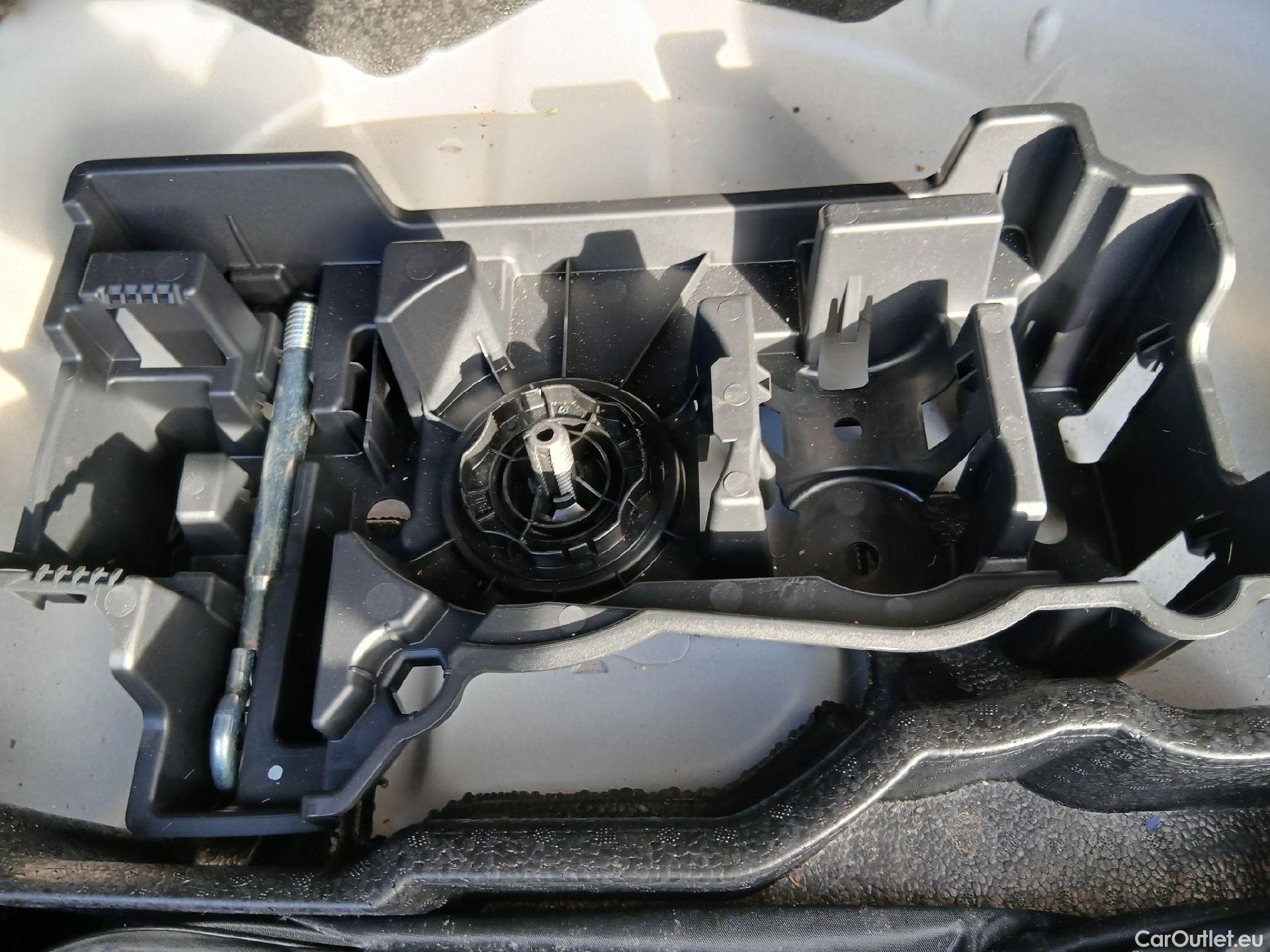  Peugeot  2008 PEUGEOT  / 2019 / 5P / todoterreno Allure Pack BlueHDI 81kW (110CV) (AC) #1